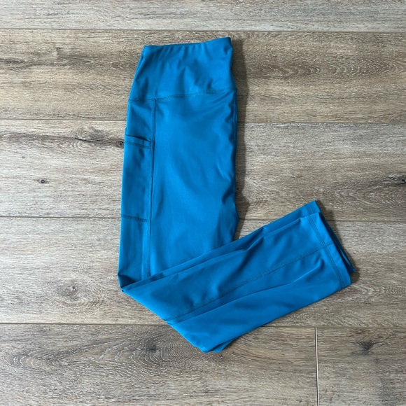 ✨NWOT Cropped Leggings ✨ - Picture 2 of 6